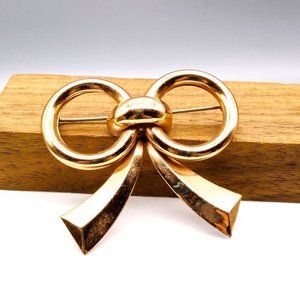 Antique Golden Bow Brooch, Elegant Collar Lapel or Scarf Pin, Gold Tone Classic